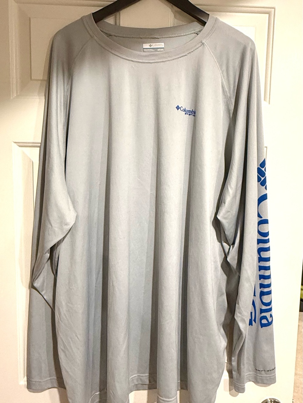 Columbia Light Gray Long Sleeve Performance Tee with Blue Logo